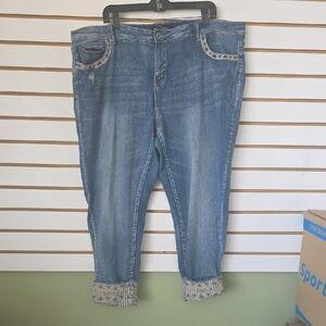 Cropped Embroidered Blue Jeans 22w